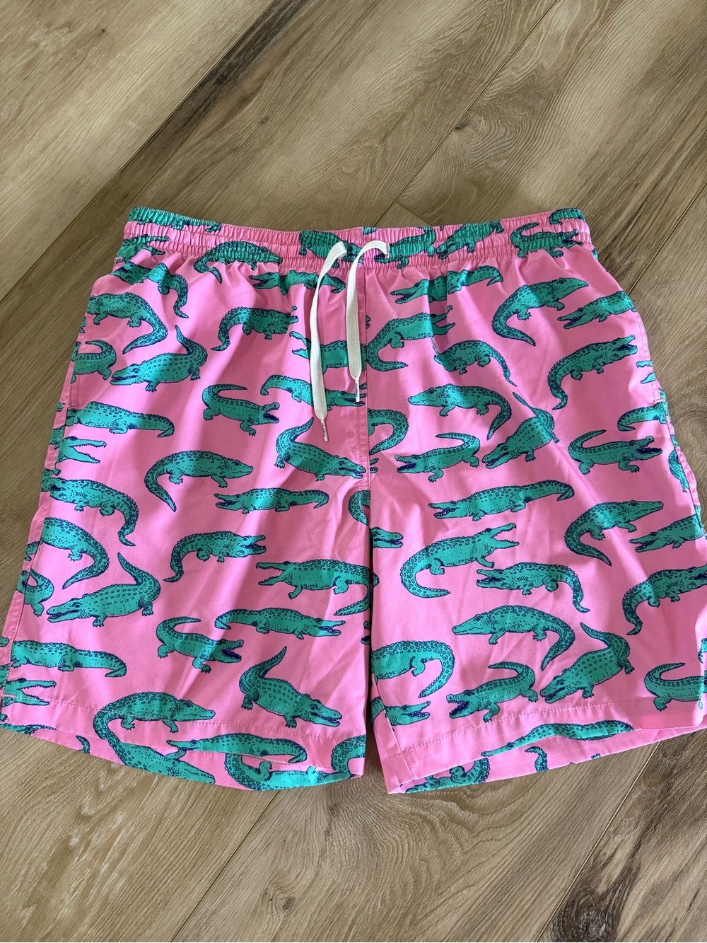 Chubbies Pink Swim Trunks with Green Alligator Print XL inseam 7”
